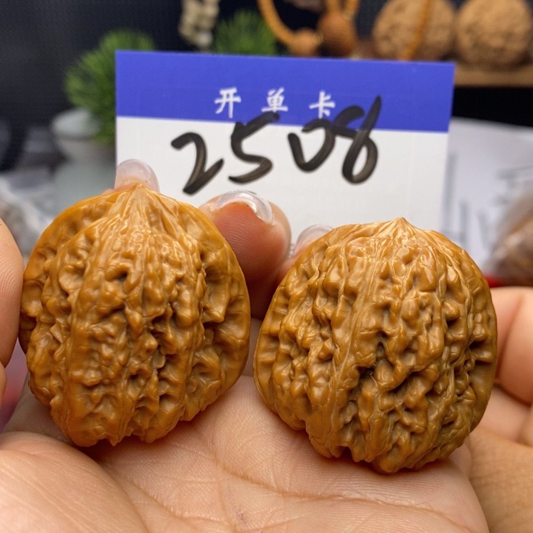 文玩核桃吊坠平谷奥迪。边36。丹