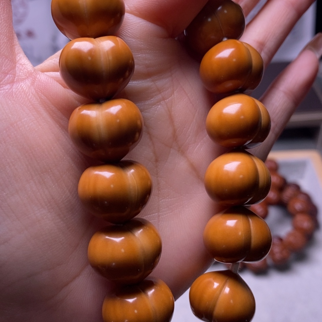 文玩核桃手串高定玻璃底屁桃17