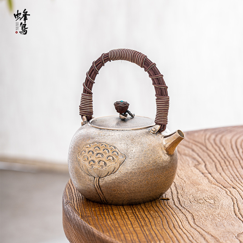 蜂鸟工坊 素小姐 藤把木钮麻纹錾刻莲蓬提梁壶 MJYXA2106