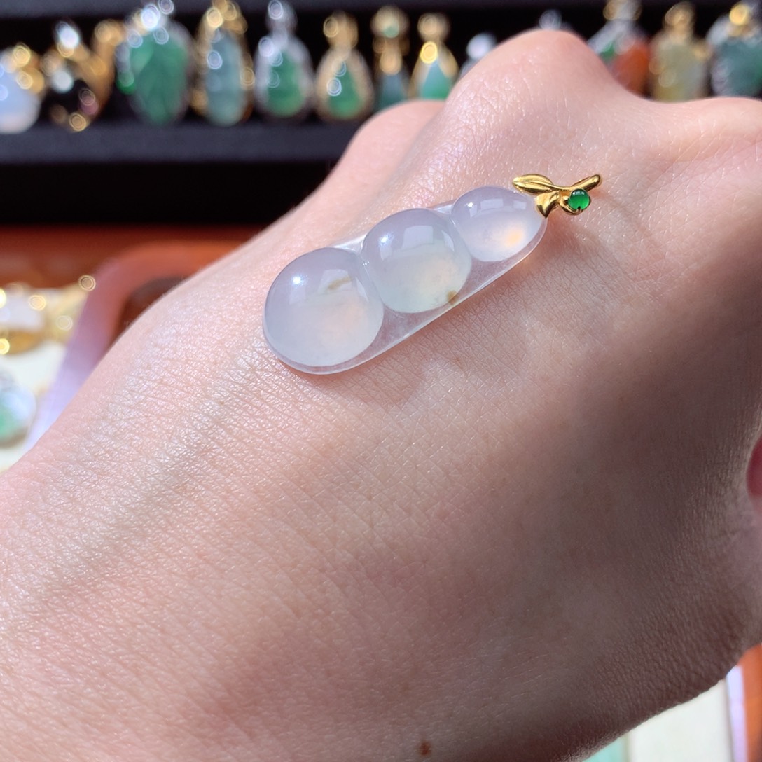 翡翠颈饰18K金镶嵌翡翠