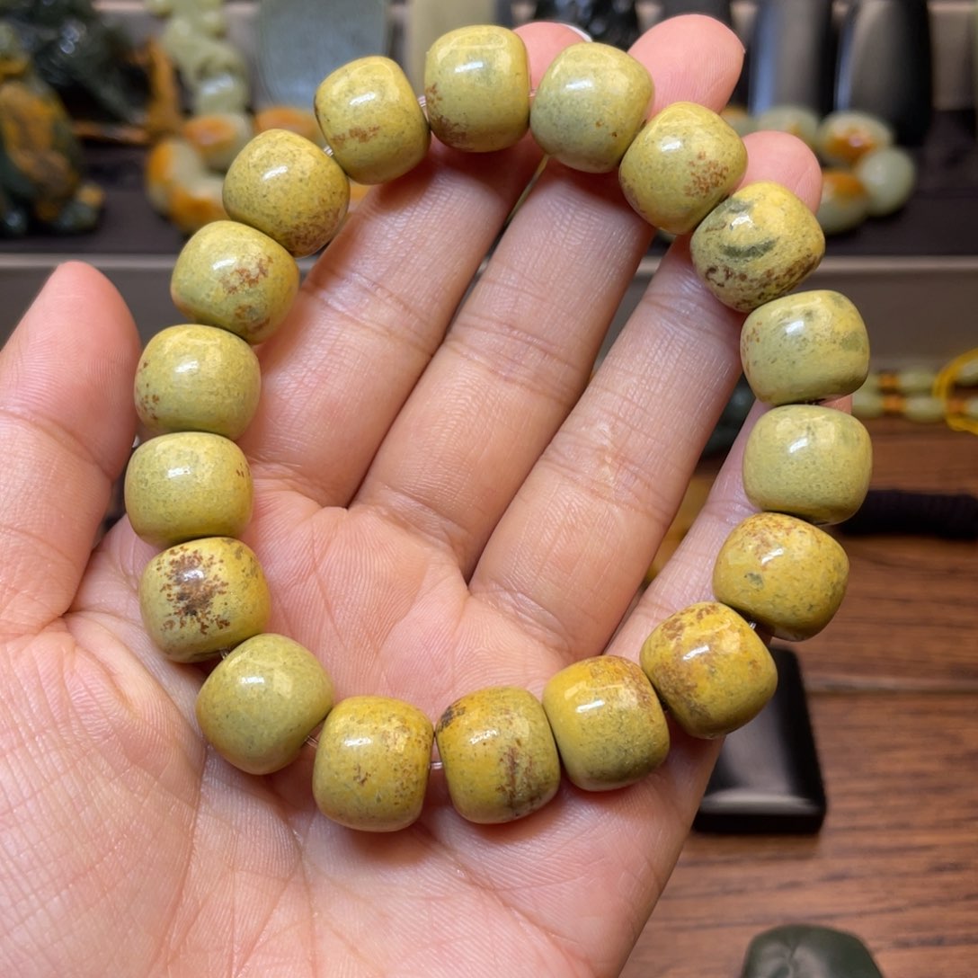 岫岩河磨玉（透闪石质玉）手链未镶嵌