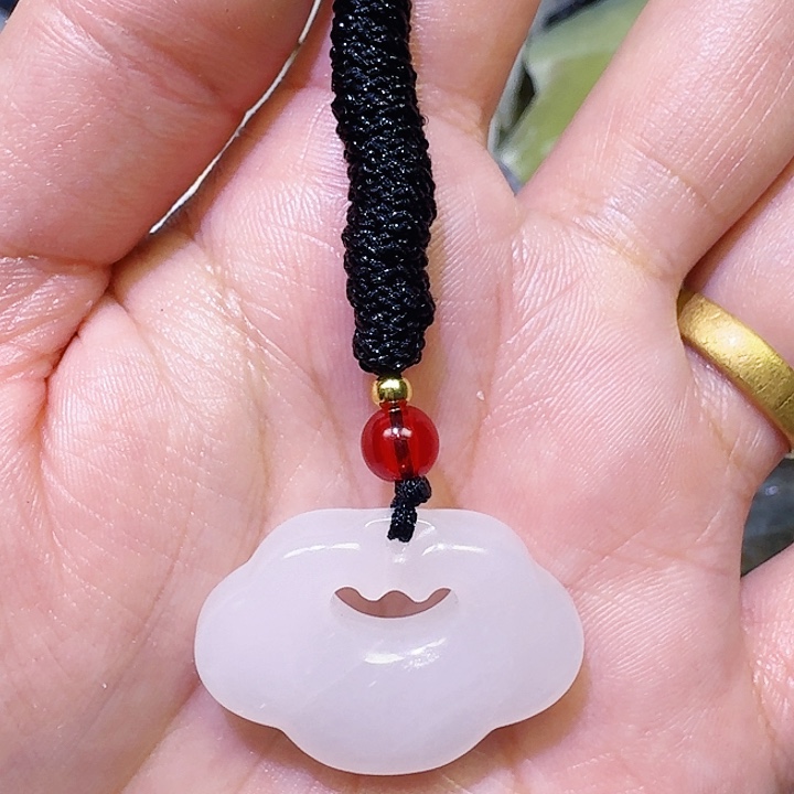 透闪石质玉未镶嵌颈饰