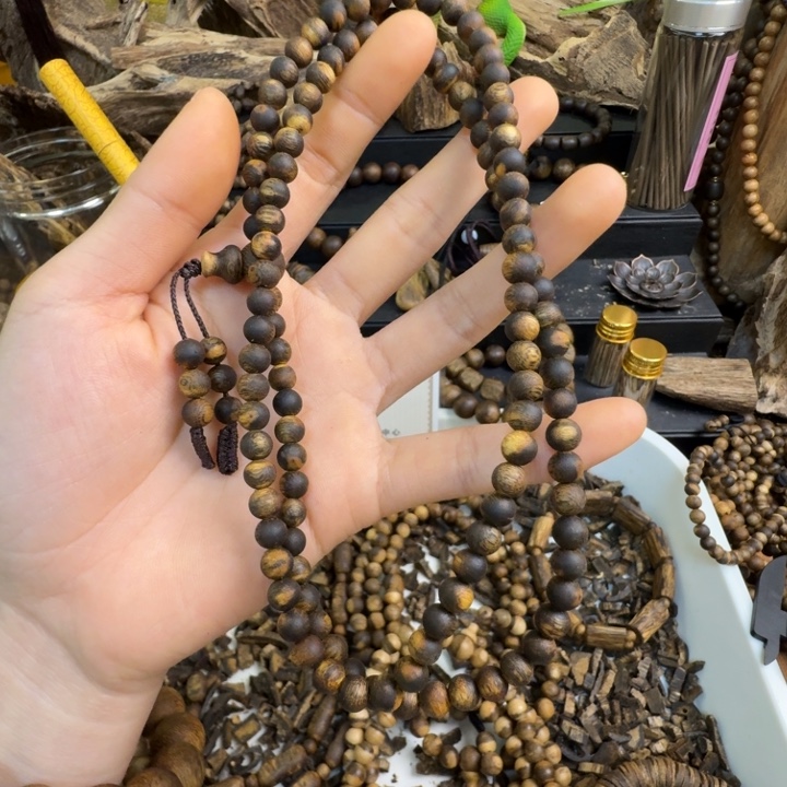 孑***籽沉香碎屑沉香海南花珠0.6大14克➕沉香碎屑多样性