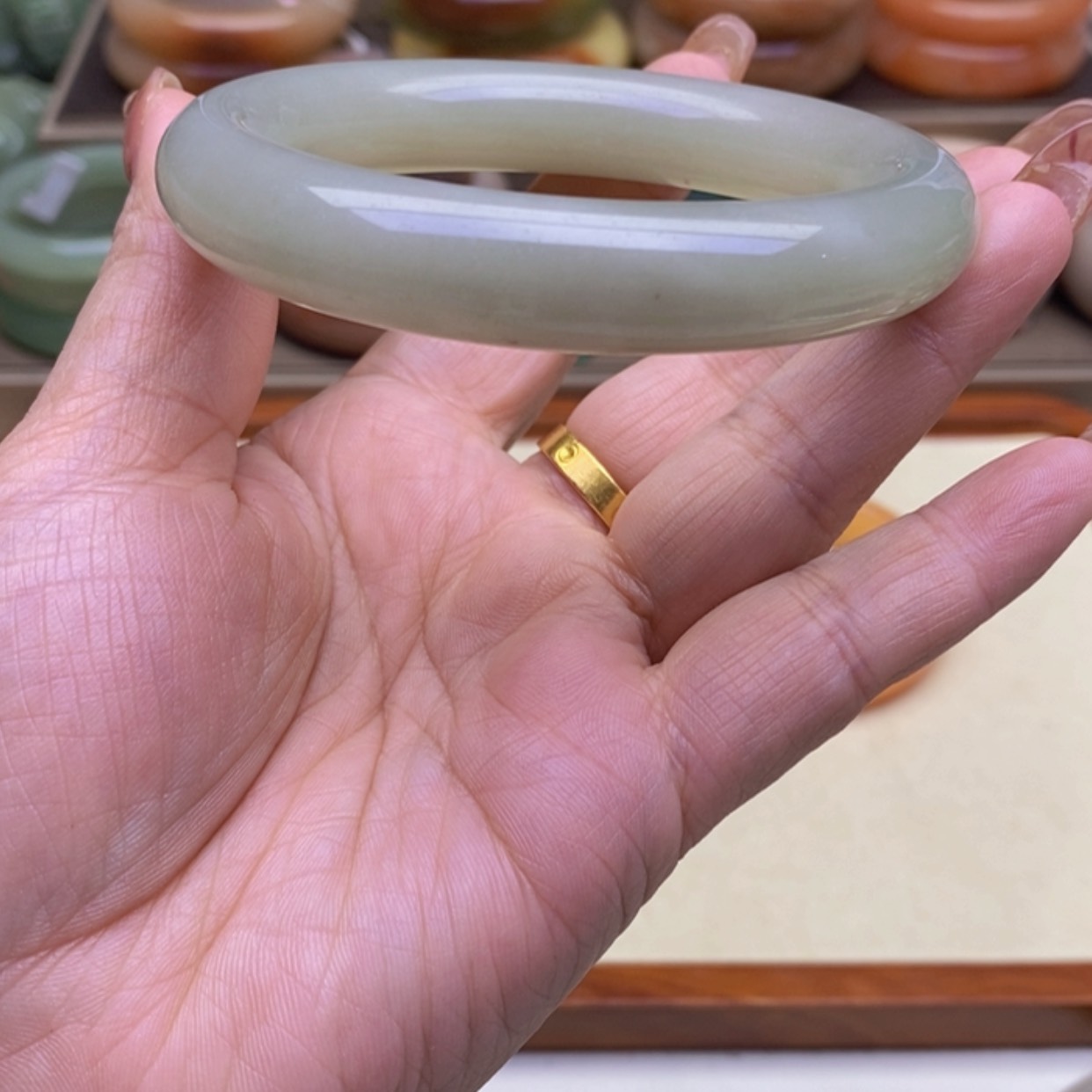 【闪购商品】石英质玉手镯未镶嵌芥*