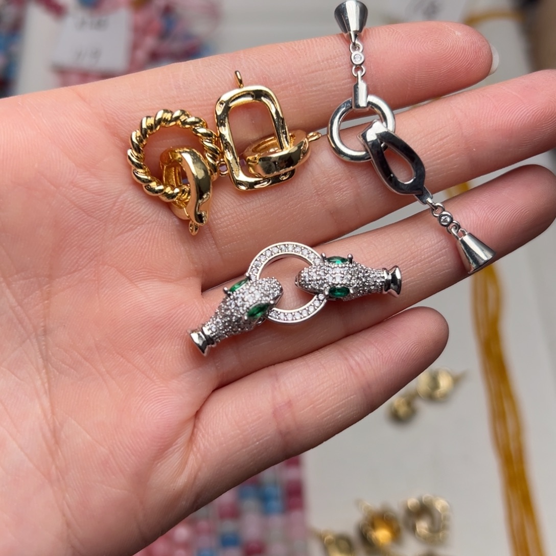 用***7玛瑙/玉髓合金珠宝半成品K148。配件扣头四个