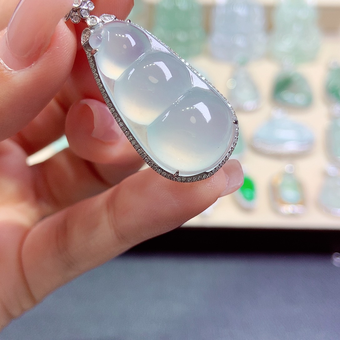 【闪购商品】颈饰18K金镶嵌翡翠翡翠