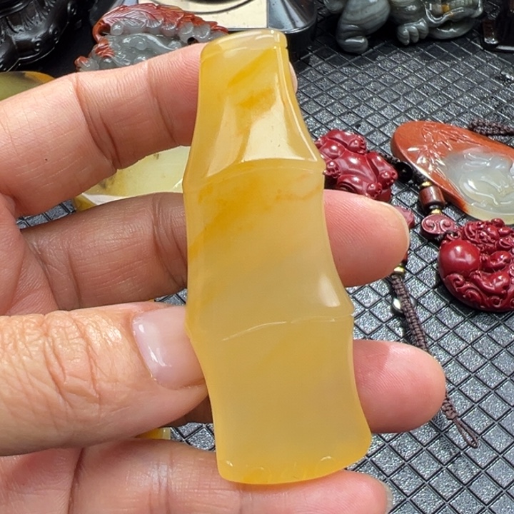 石英质玉（黄龙玉）颈饰未镶嵌