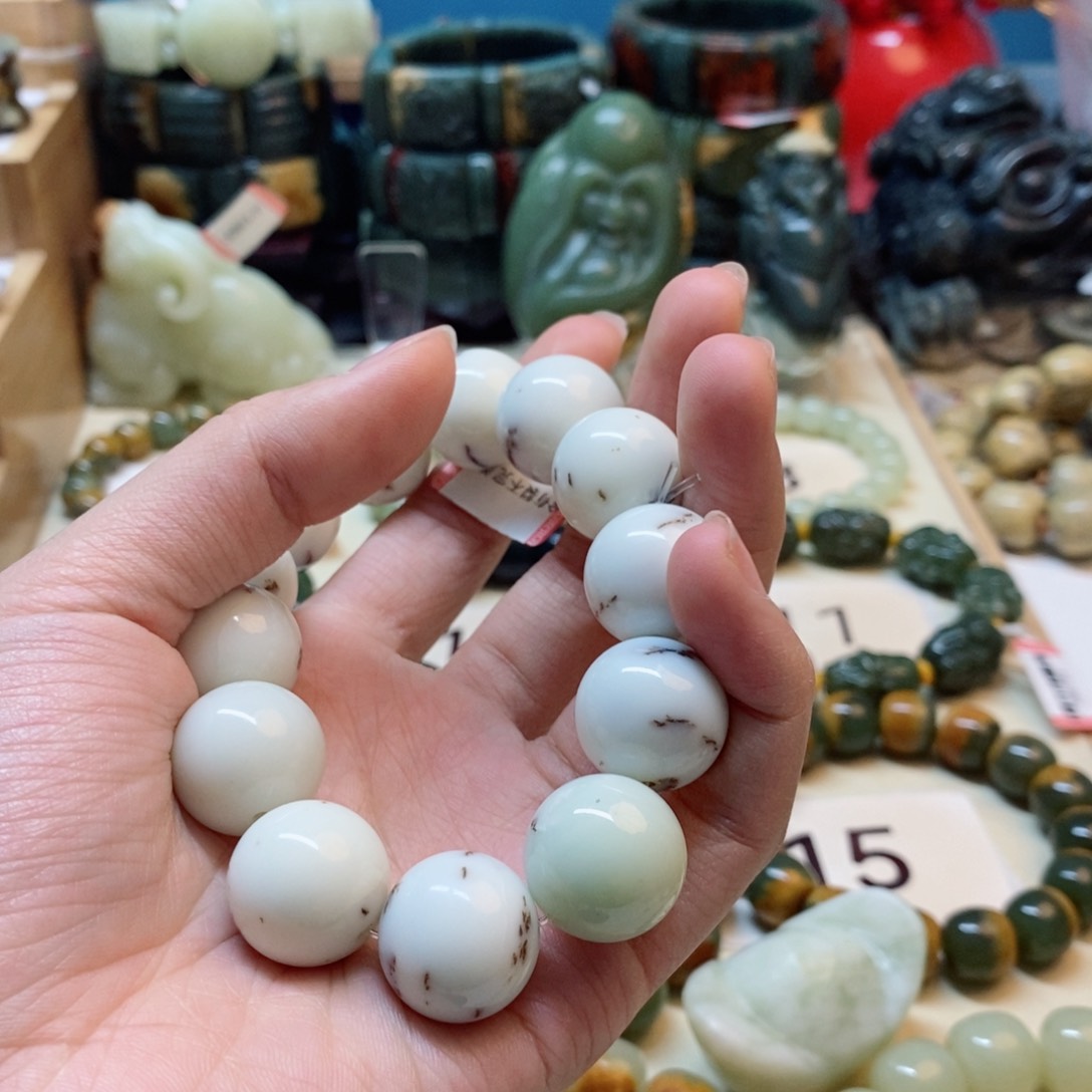 透闪石质玉手串未镶嵌