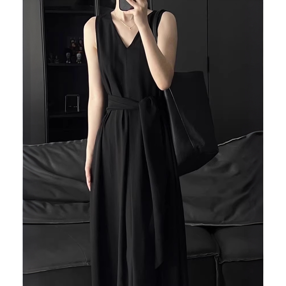 复古赫本风黑色无袖连衣裙女修身显瘦高级感时尚气质长裙夏季新款