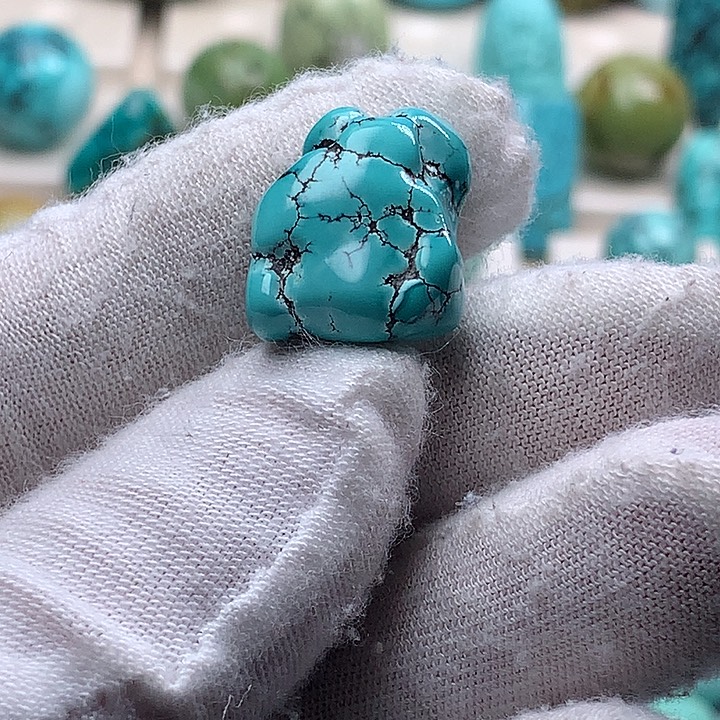 绿松石未镶嵌珠宝奇石5.5克玉化水草纹随形