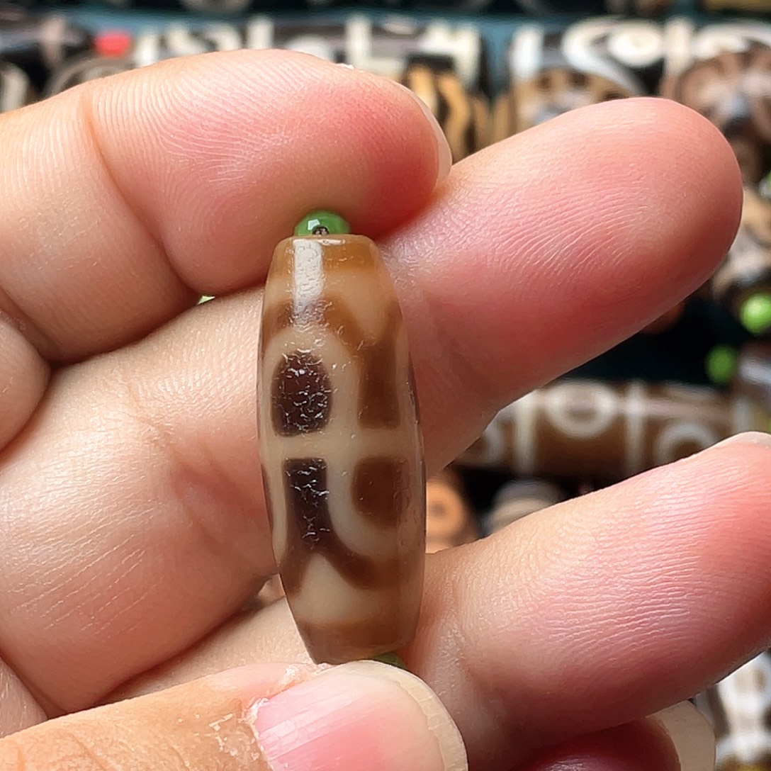 玛瑙/玉髓合金耳饰小卢虎牙六瓣莲花