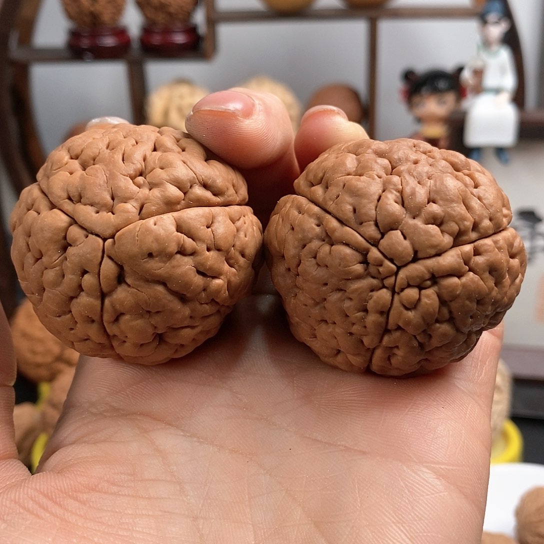 文玩核桃把件三瓣脑纹金刚圆4548