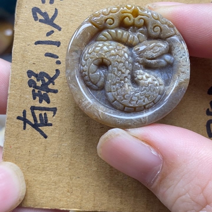 硅化珊瑚（珊瑚玉）未镶嵌颈饰