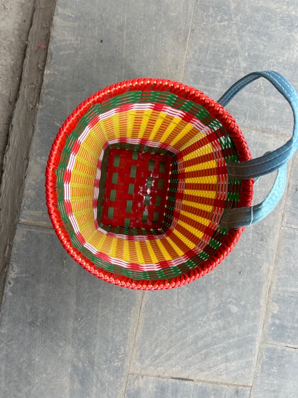 小孩塑钢带背篓，3-6岁