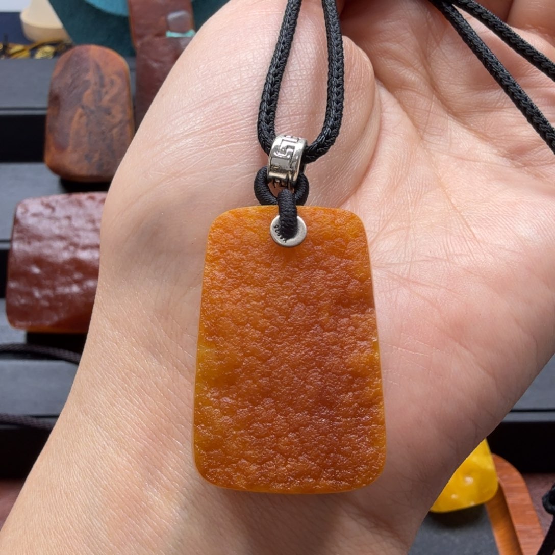 琥珀吊坠(赠链)未镶嵌