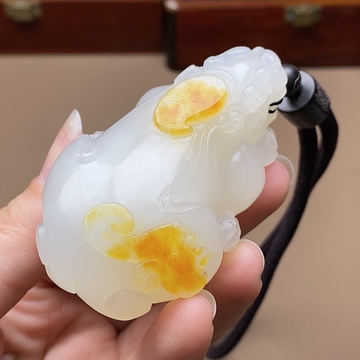 和田玉挂件未镶嵌铭F