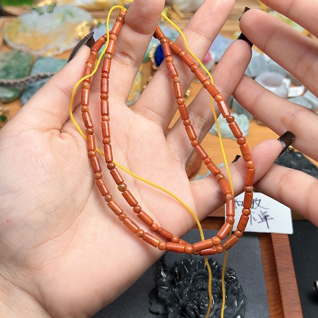 翡翠吊坠(赠链)未镶嵌翡翠