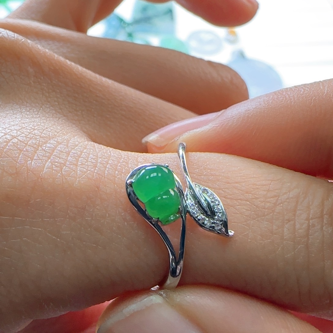 翡翠颈饰18K金镶嵌葫芦