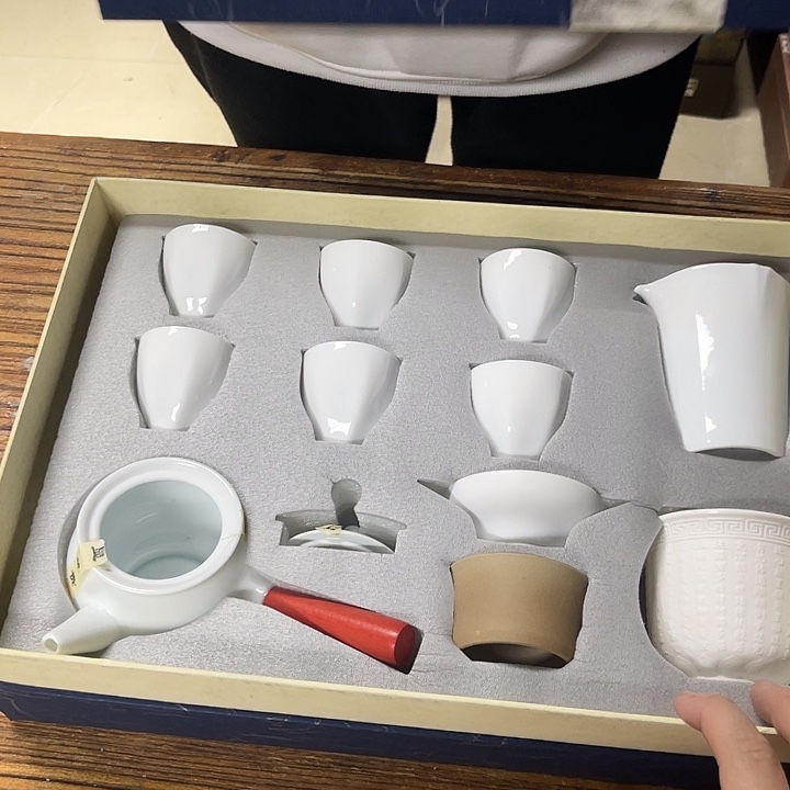 孤品茶具套装等。        
