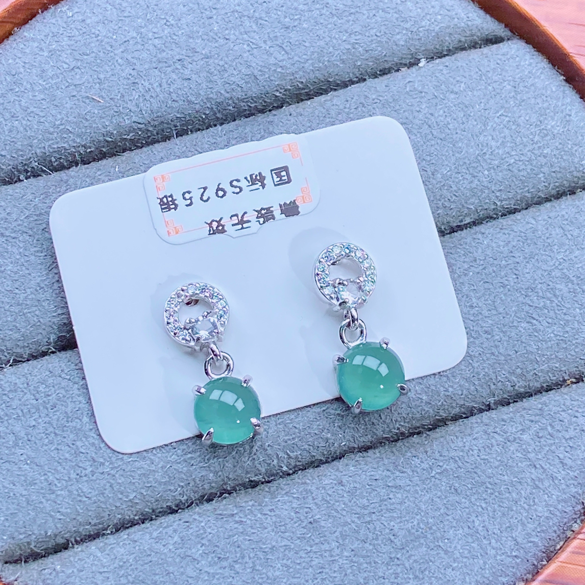 天然翡翠A货温柔时尚又显白设计款耳坠通体S925银镶嵌