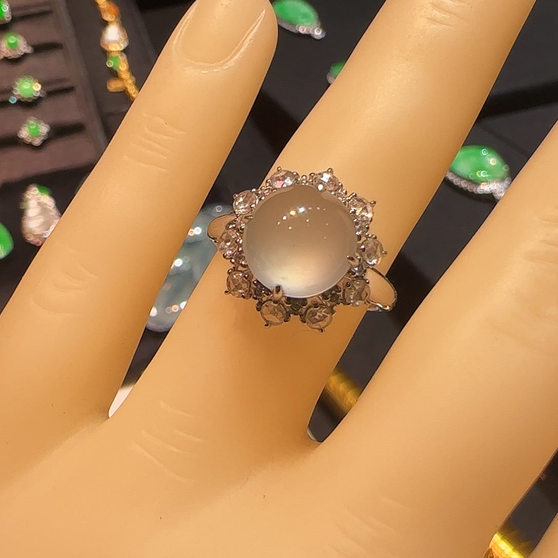 翡翠18K金镶嵌戒指