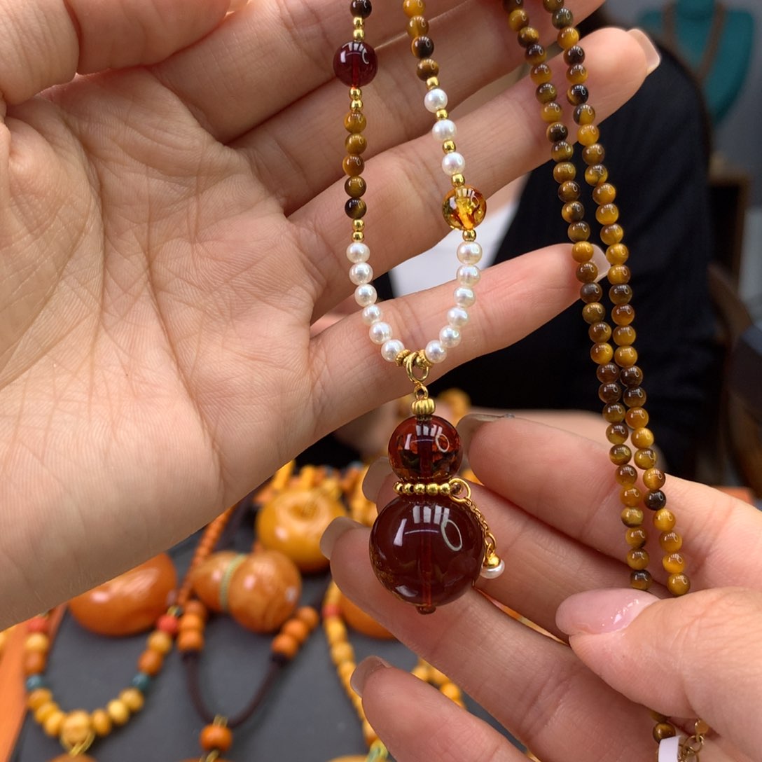 未镶嵌颈饰血珀天然