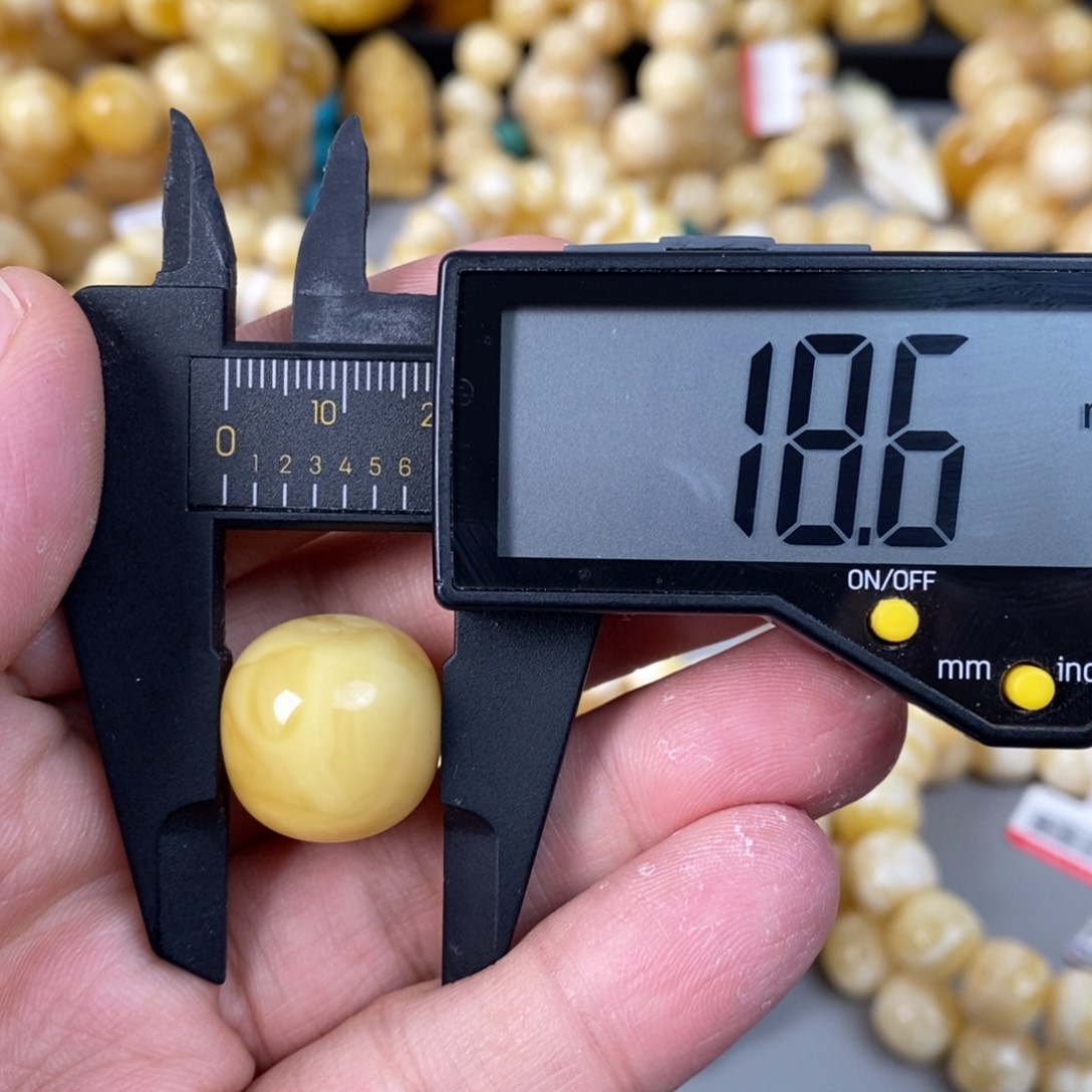 蜜蜡未镶嵌珠宝奇石4g