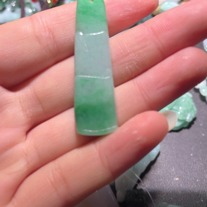 【闪购商品】翡翠颈饰未镶嵌天然翡翠