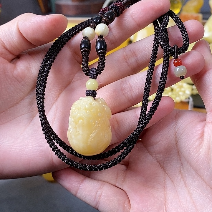 琥珀未镶嵌裸石貔貅