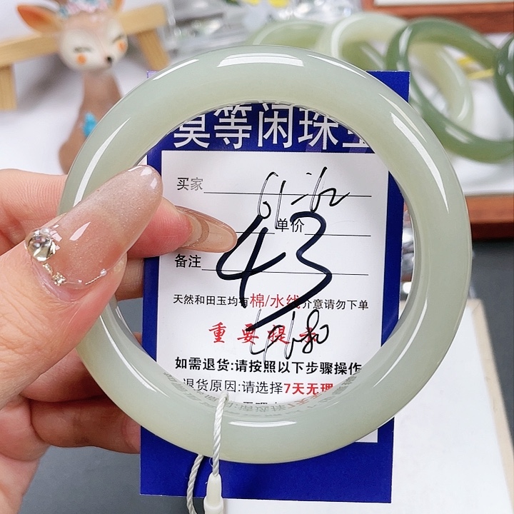 和田玉手镯未镶嵌