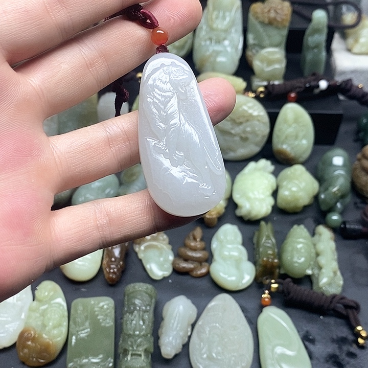 和田玉颈饰未镶嵌生**态