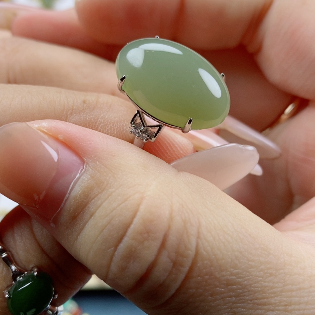 未镶嵌戒指和田玉