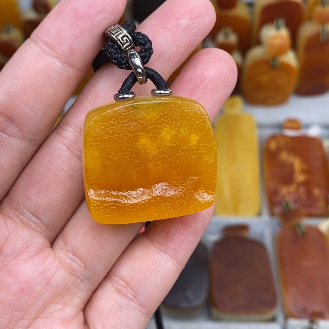 琥珀未镶嵌珠宝奇石