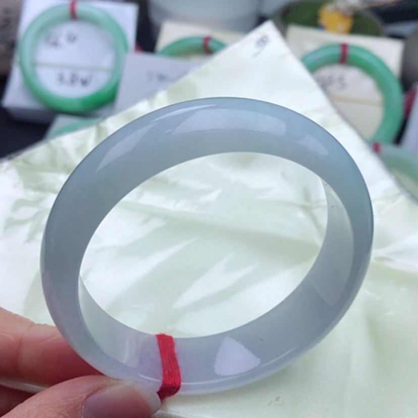 【闪购商品】翡翠手镯未镶嵌           正圈60 大轮胎