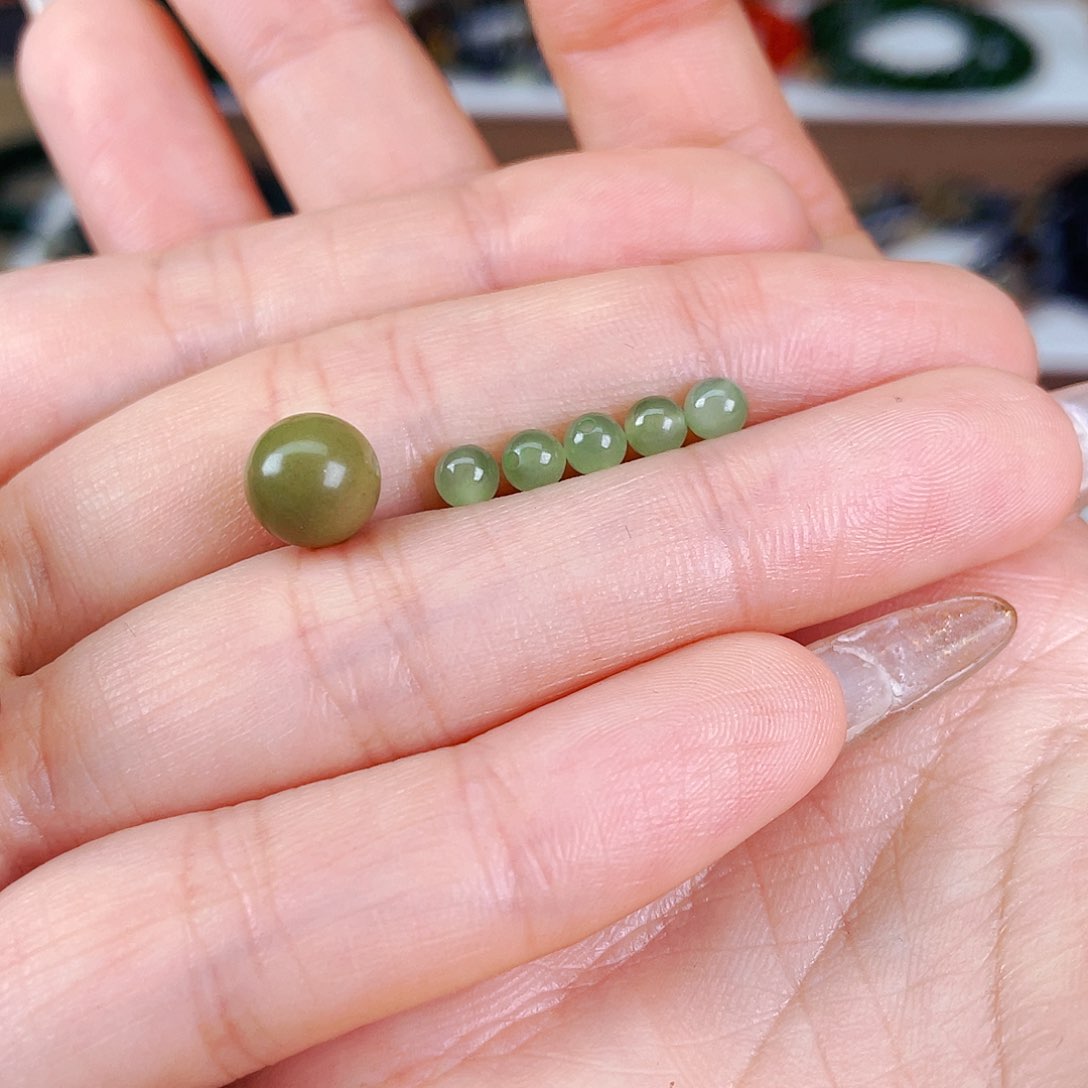 和田玉定制不退换-一堆猪猪未镶嵌当****?