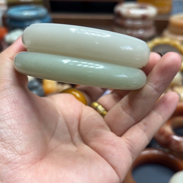哈***尼石英岩玉合金颈饰