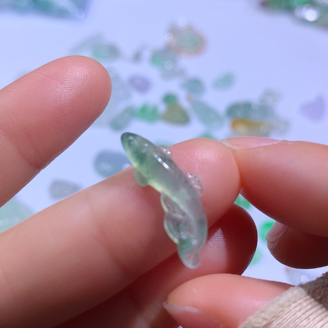 翡翠颈饰未镶嵌锦鲤