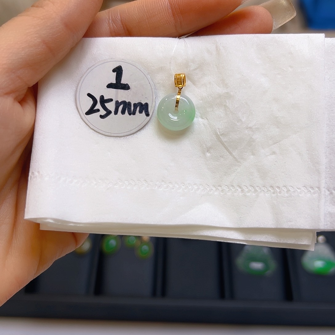 翡翠颈饰18K金镶嵌翡翠