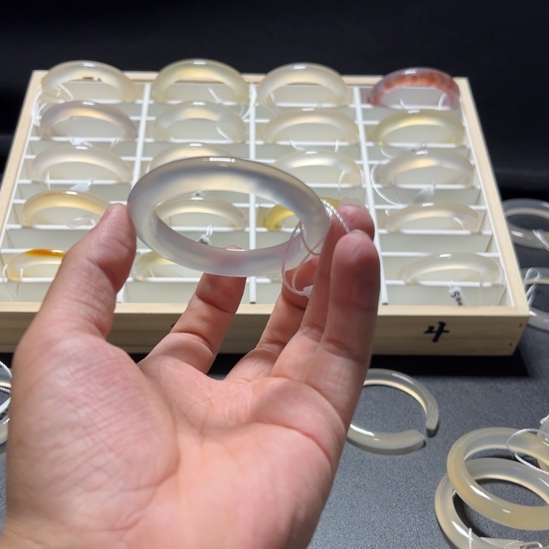 玛瑙/玉髓手镯未镶嵌张*药