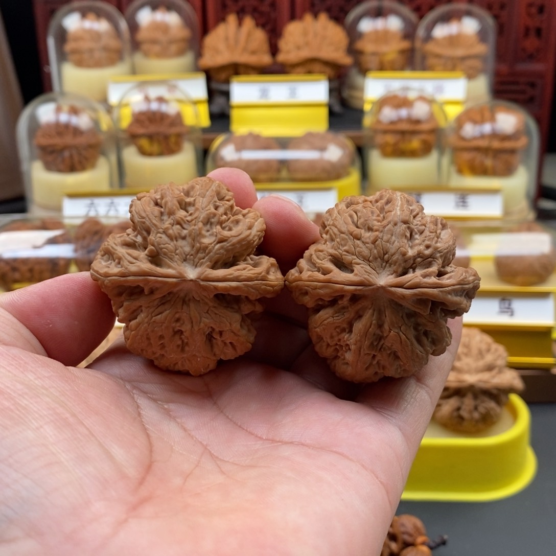 文玩核桃吊坠平谷大粗筋，全品，尺寸46