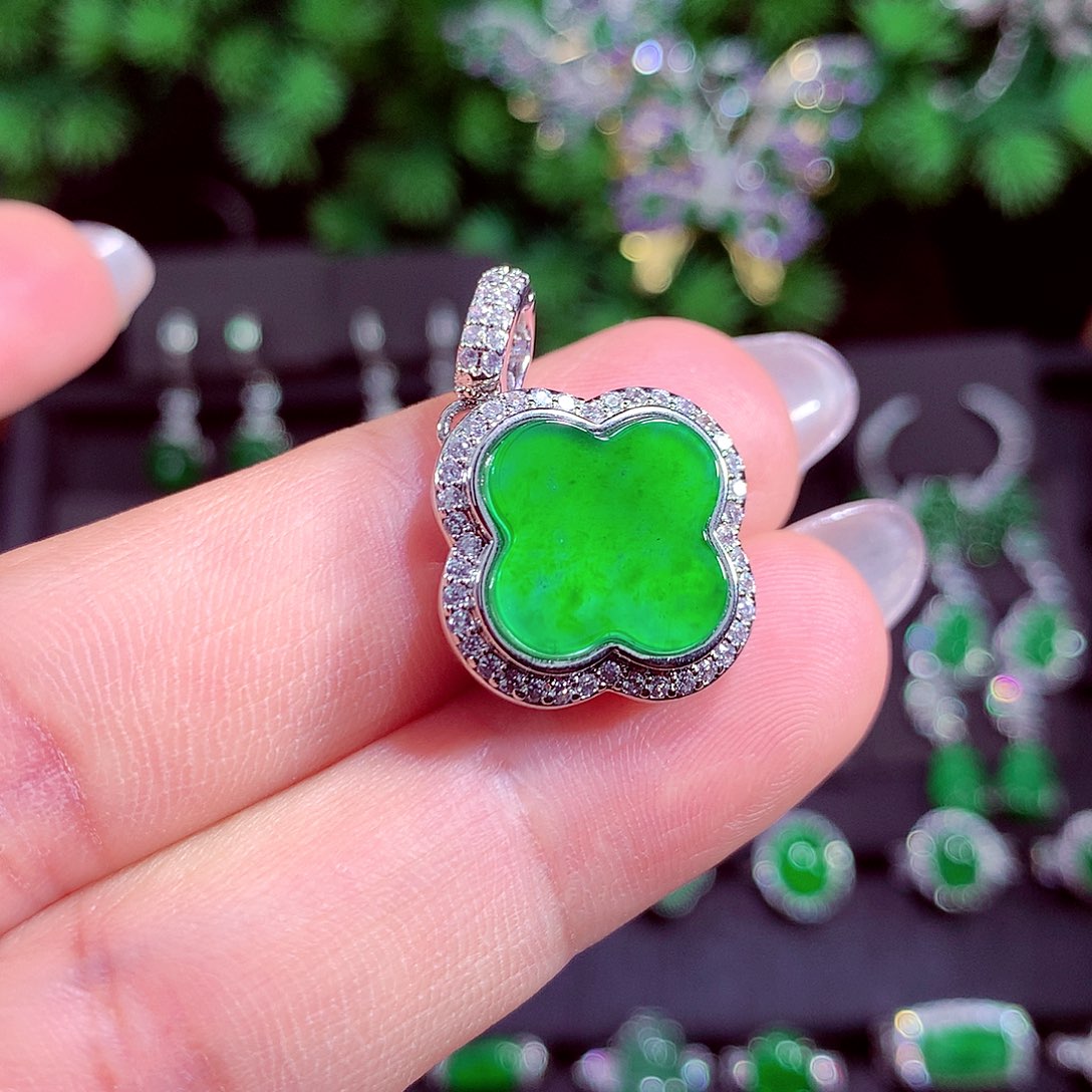 颈饰未镶嵌翡翠天然