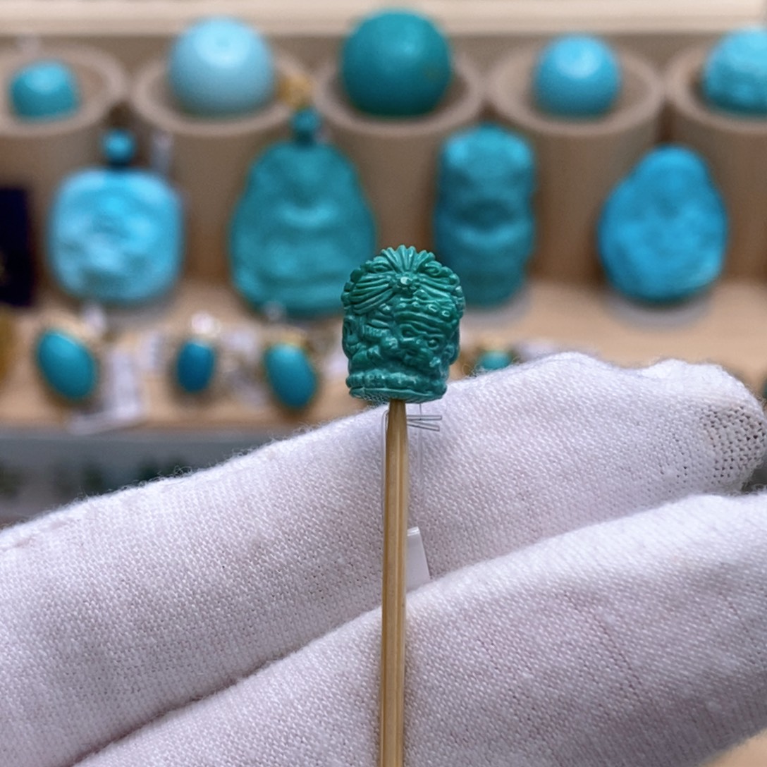 绿松石未镶嵌珠宝奇石