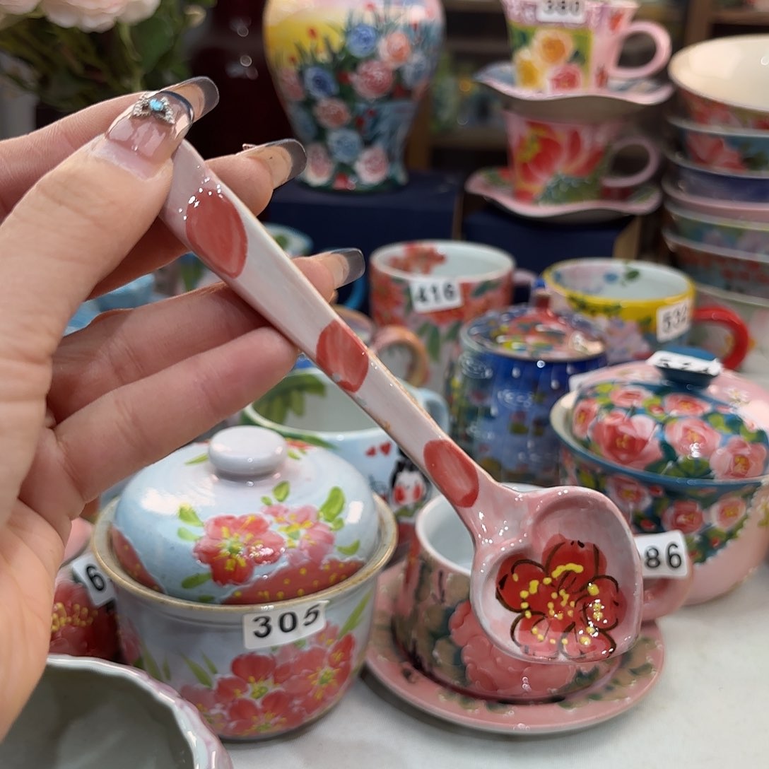 瓷片M****儿你也别多管他们什么都