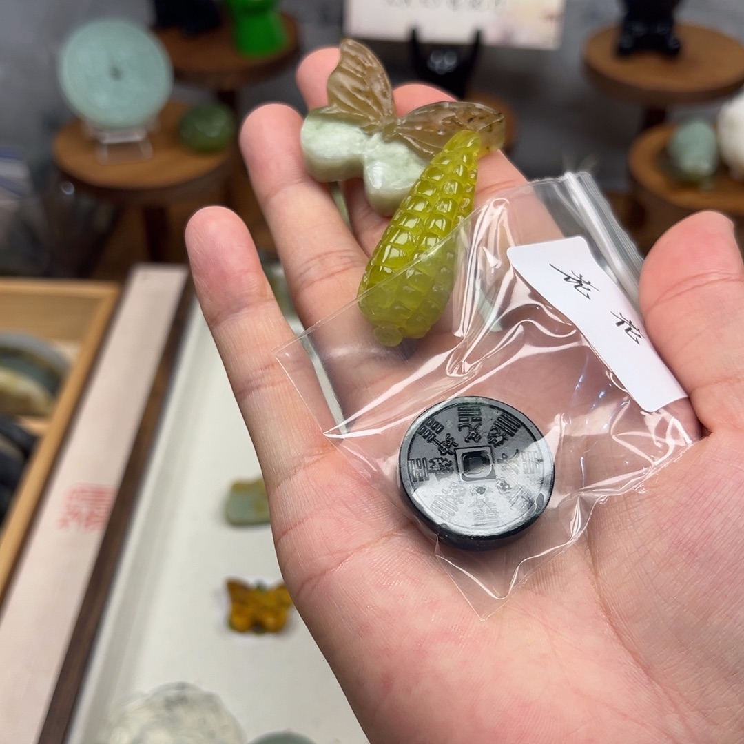 花***r蛇纹石玉合金吊坠(不含链)