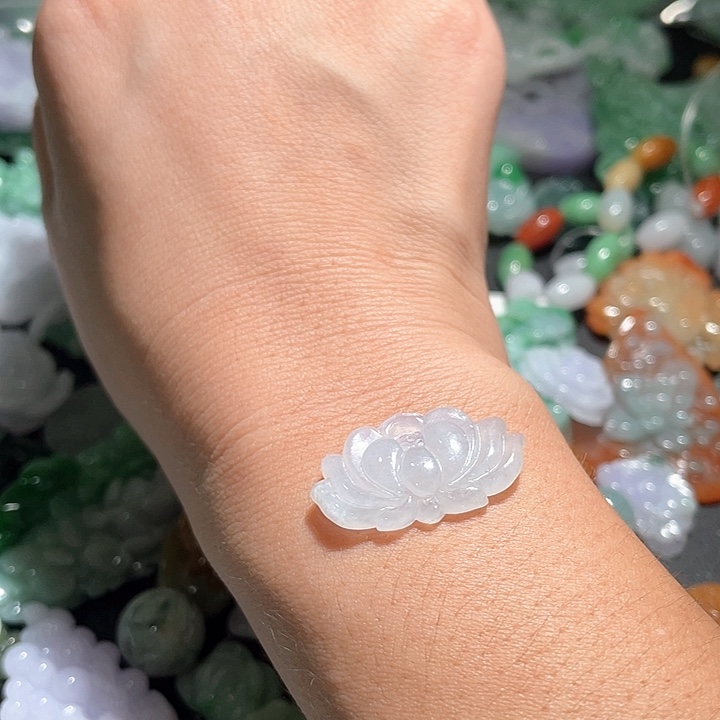 颈饰足铂镶嵌翡翠深*天