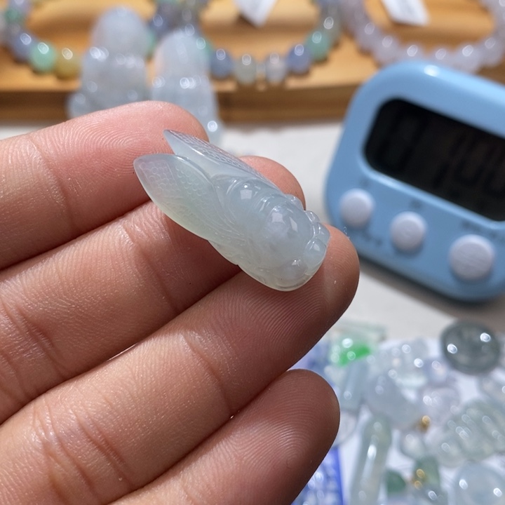 翡翠未镶嵌手链蝉