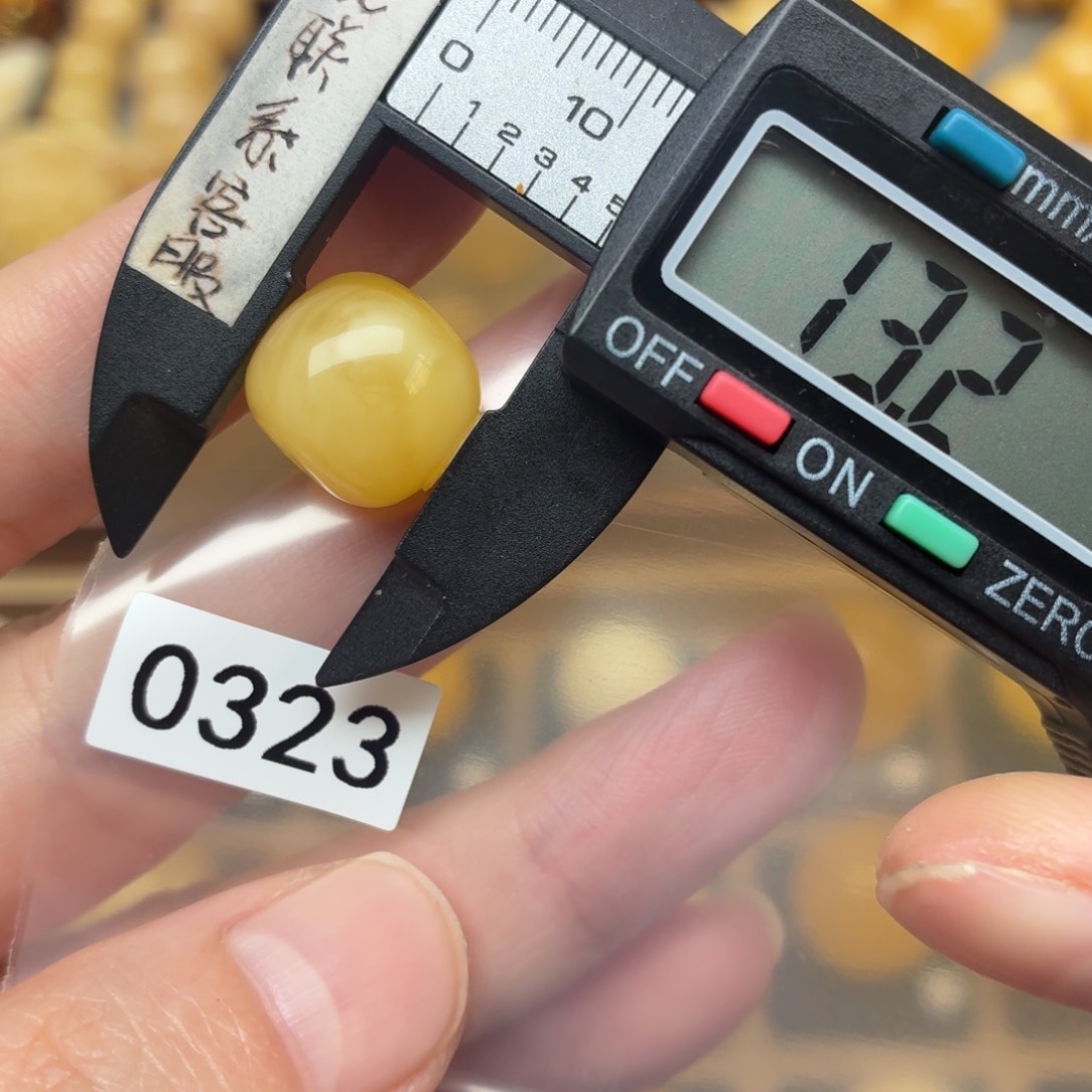 啸***月琥珀未镶嵌裸石蜜蜡老型
