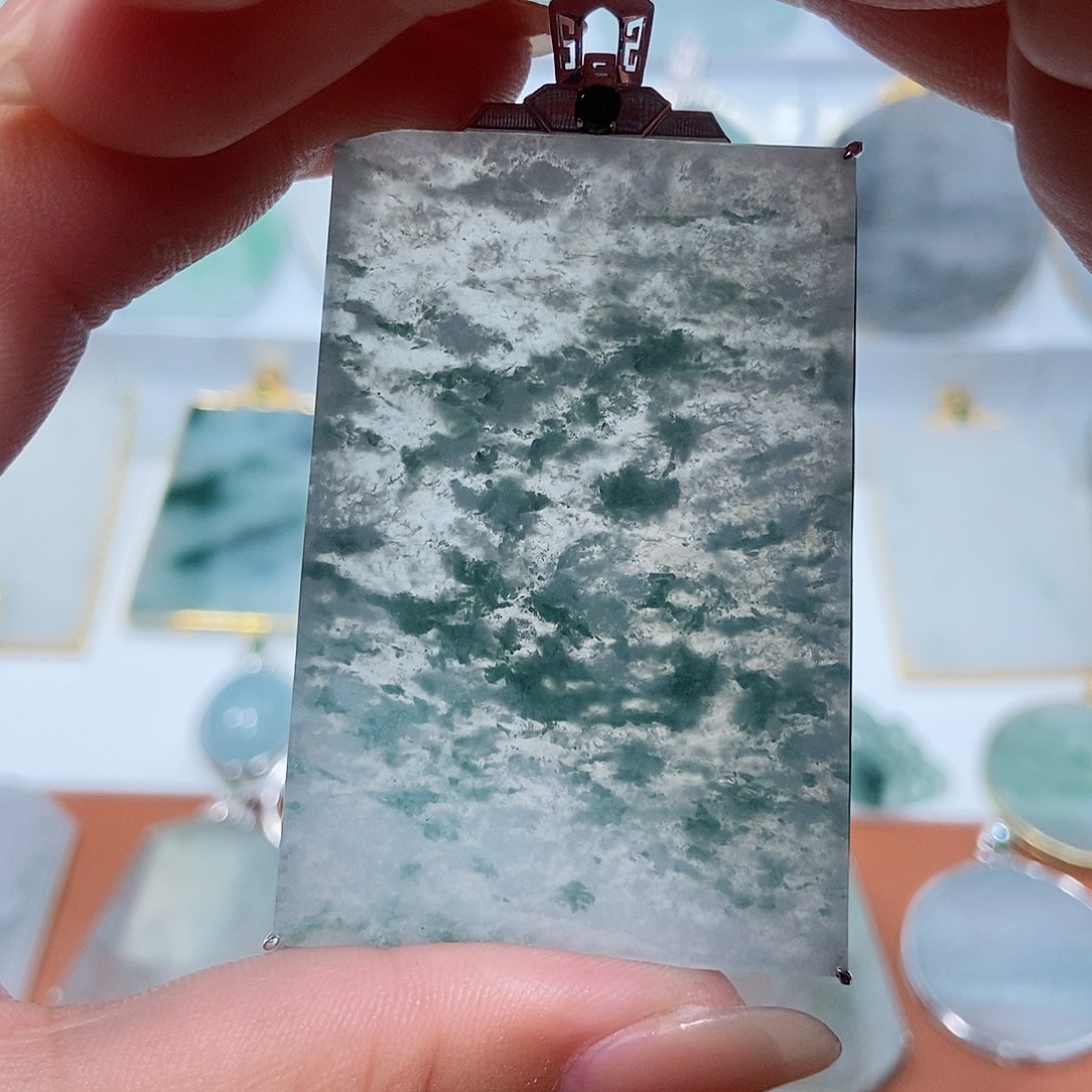 翡翠吊坠(不含链)18K金镶嵌吾**良