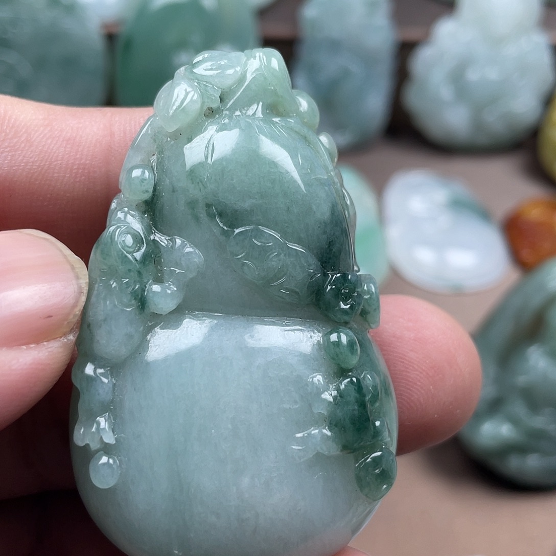 翡翠未镶嵌颈饰葫芦