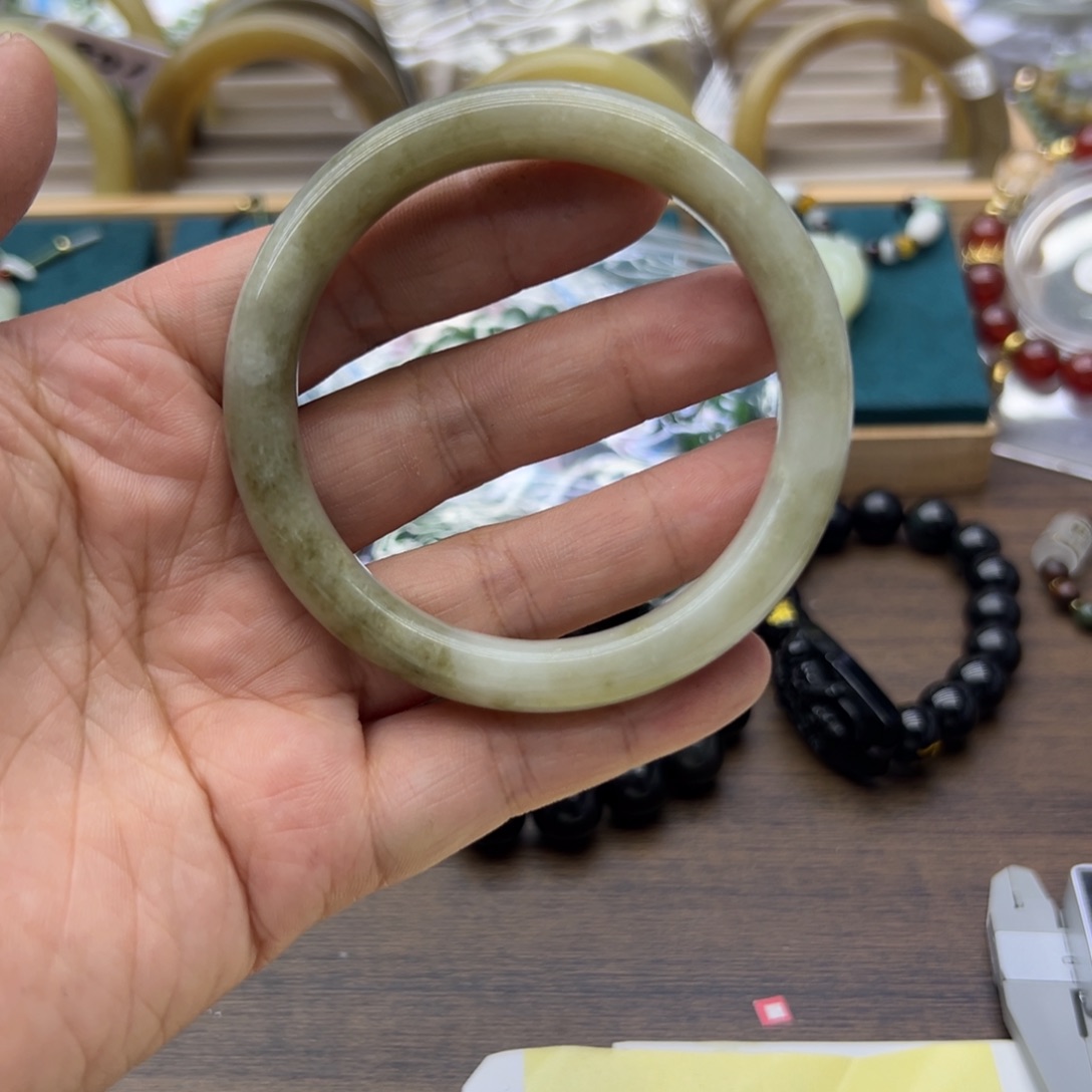 和田玉未镶嵌手镯57.9圈围373